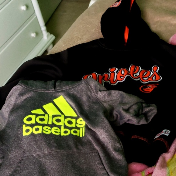 4 boys sweatshirts - Picture 3 of 3